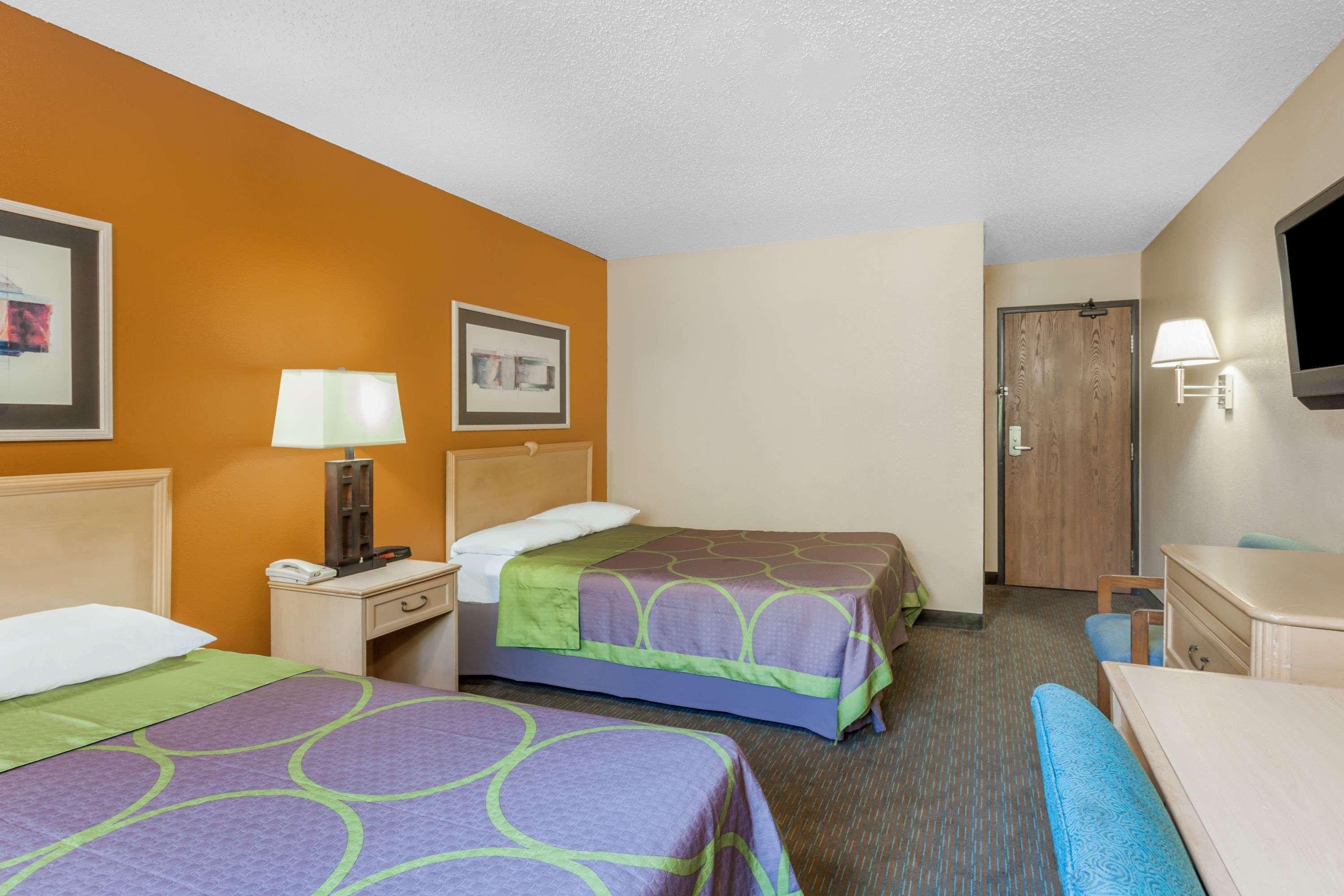 Super 8 By Wyndham Charlotte/Amusement Park Area Hotel Eksteriør billede