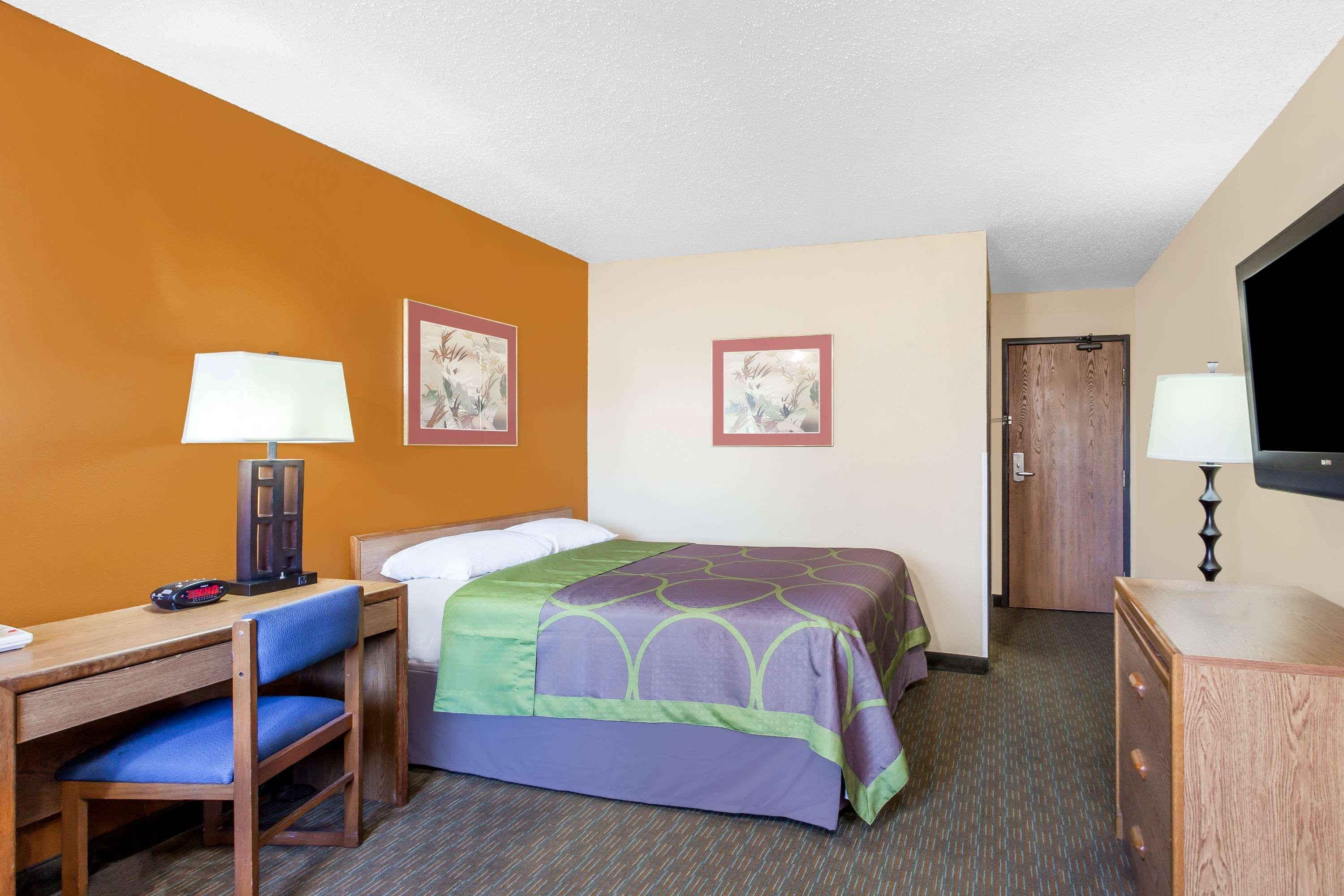 Super 8 By Wyndham Charlotte/Amusement Park Area Hotel Eksteriør billede