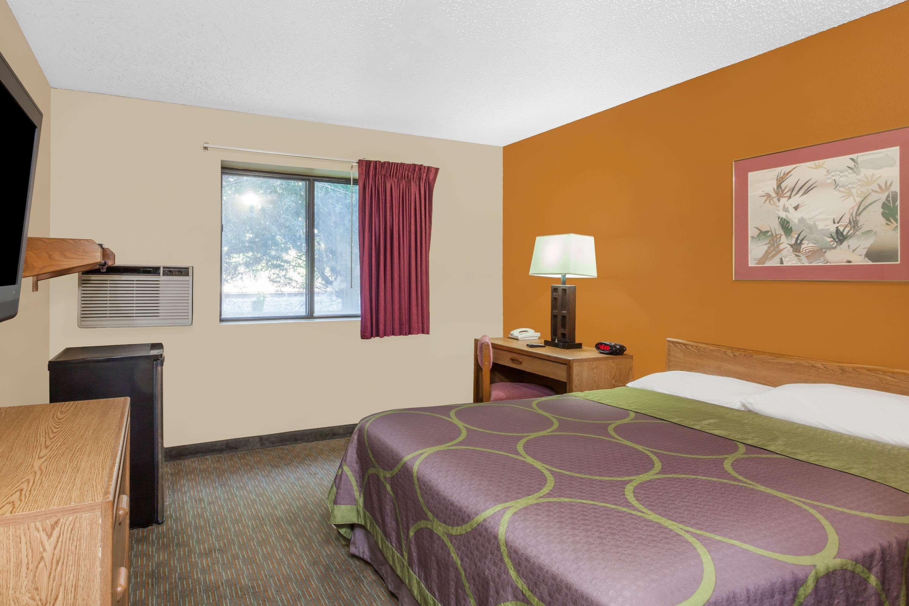Super 8 By Wyndham Charlotte/Amusement Park Area Hotel Eksteriør billede